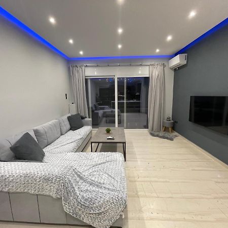 Luxury 3 Bedroom Apartment In Kiato Center Kültér fotó